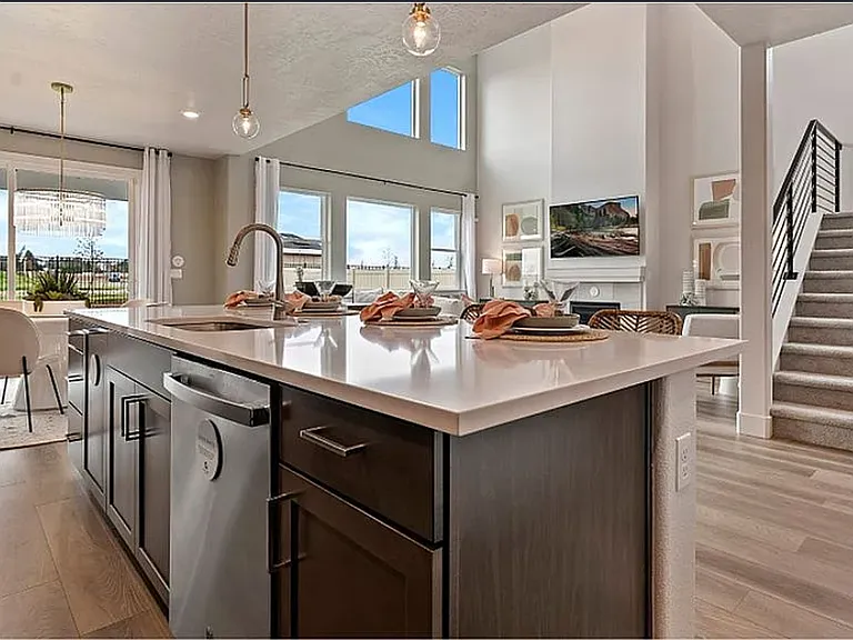 188 E Arimo St — Photo 9