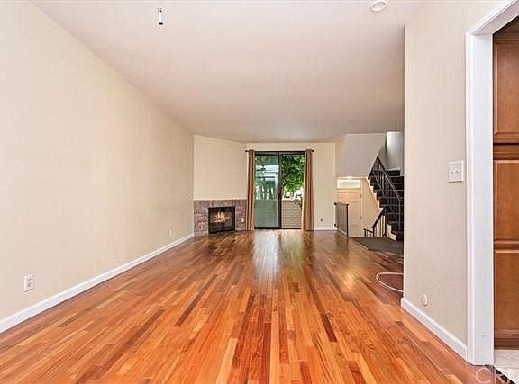 4th image of 6540 Hayvenhurst Ave Unit 19