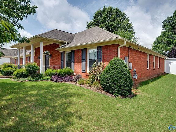 3rd image of 124 Antique Rose Dr