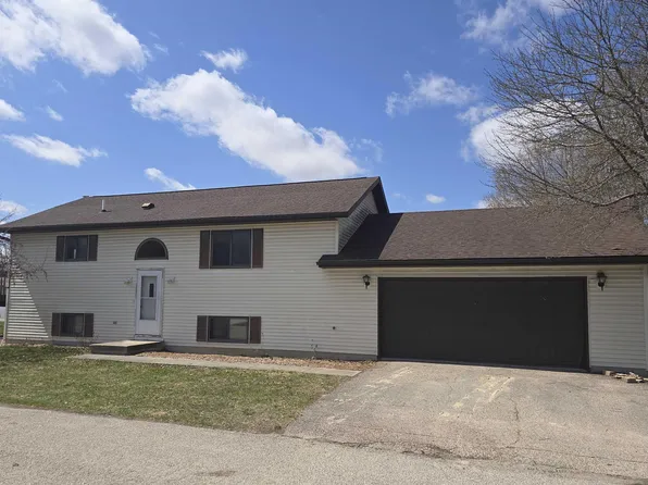 2521 Gk Ave, Decorah, IA 52101