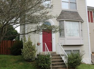 6901 Compton Ln, Centreville, VA 20121
