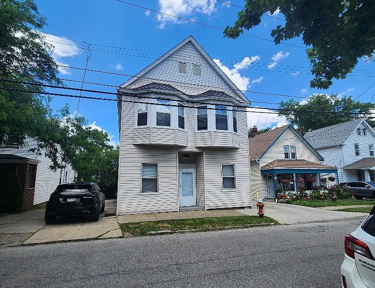 3020 Searsdale Ave — Photo 2