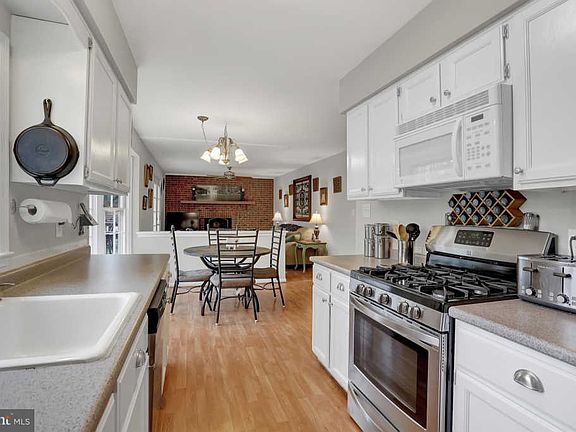 3rd image of 4803 Jennichelle Ct
