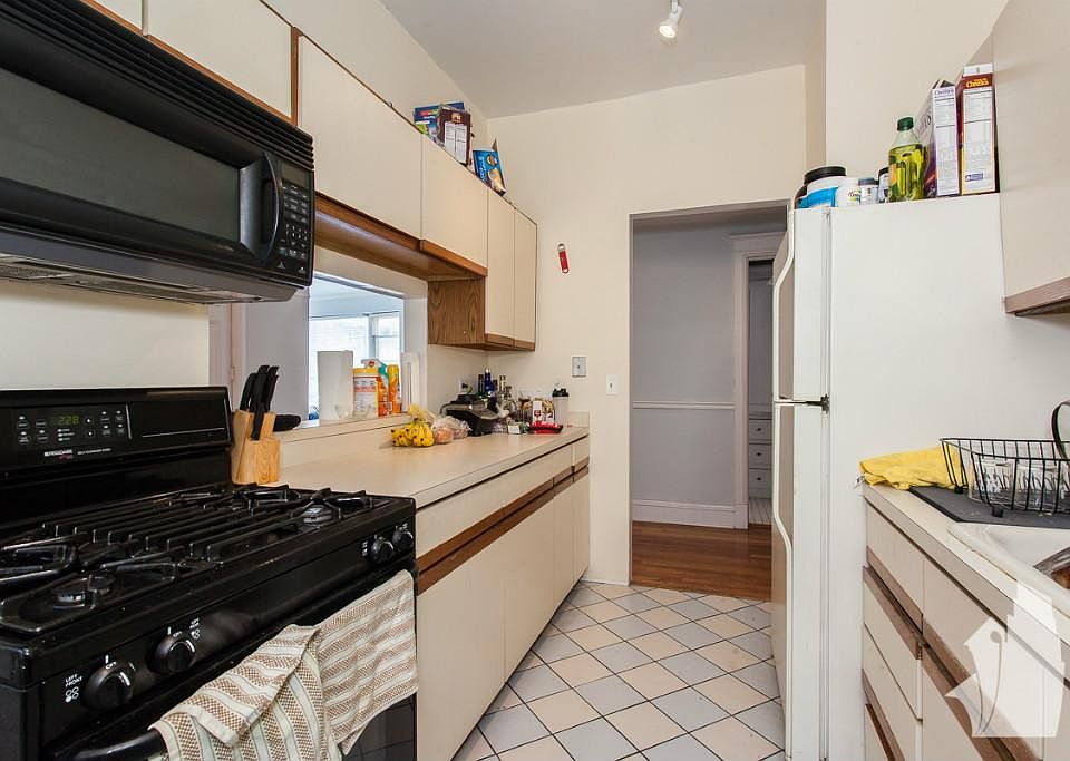 1st image of 433 W Wellington Ave APT 1N