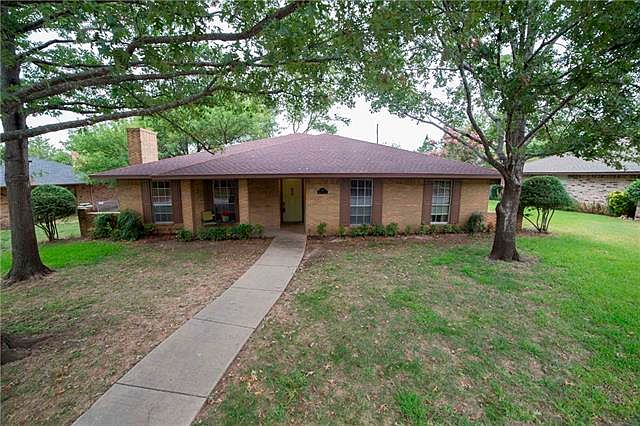 1st image of 305 Highland Dr