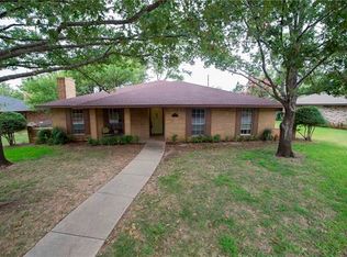 305 Highland Dr, Ennis, TX 75119