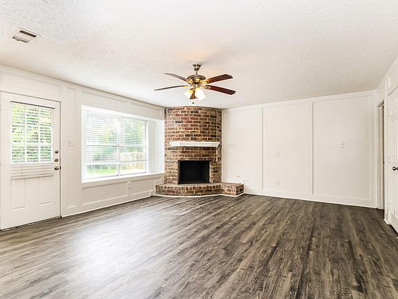 3rd image of 24106 Creekview Dr