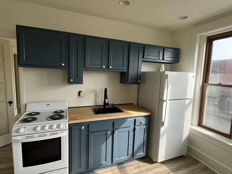 3220 Washington Ave — Photo 2