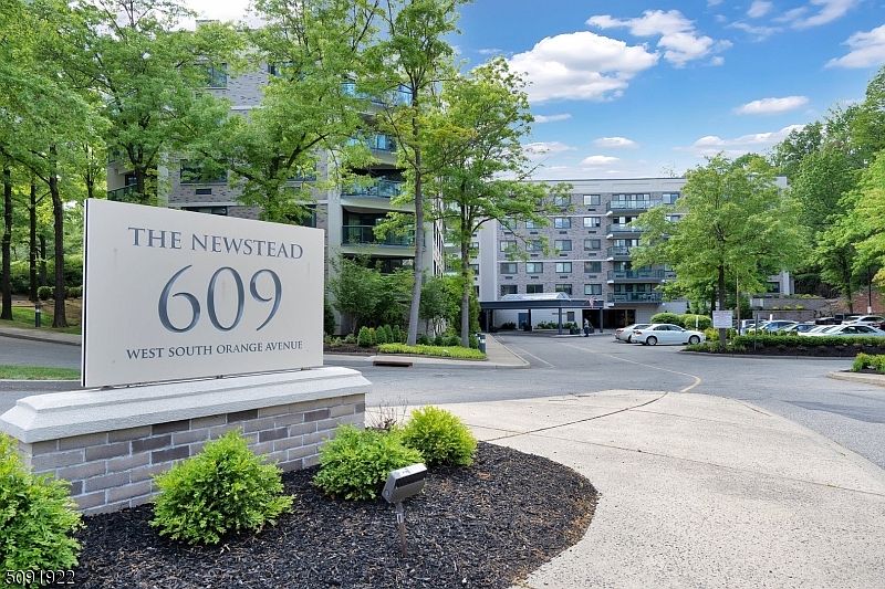 1st image of 609 W So Orange Ave