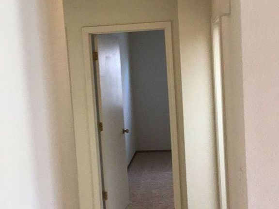 3rd image of 1064 Courtyard Dr