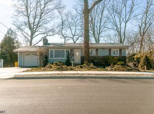 44 Hilltop Ter, Bloomingdale, NJ 07403