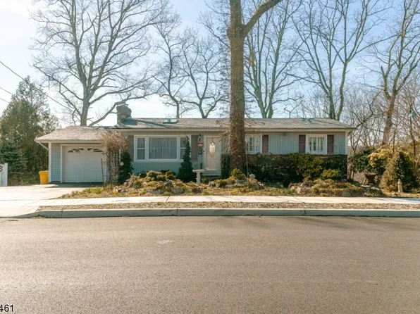 44 Hilltop Ter, Bloomingdale Boro, NJ 07403