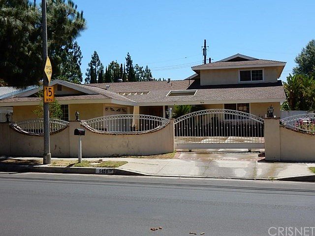 Gated entry with auto roller gate