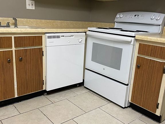 5th image of 2101 Ottawa St #102-A