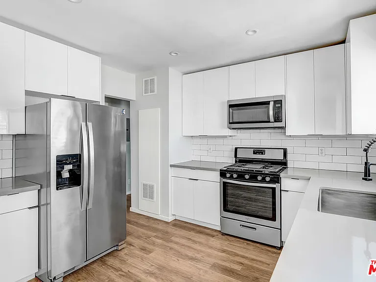 208 S Harvard Blvd #3 — Photo 2