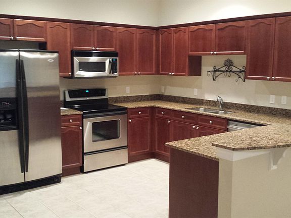 5th image of 273 Valencia Cir