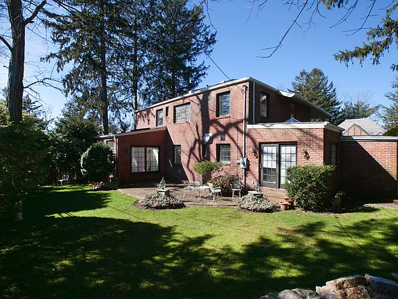 3rd image of 70 Aldershot Ln
