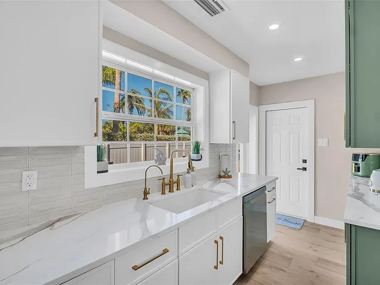 16613 Gulf Blvd — Photo 11