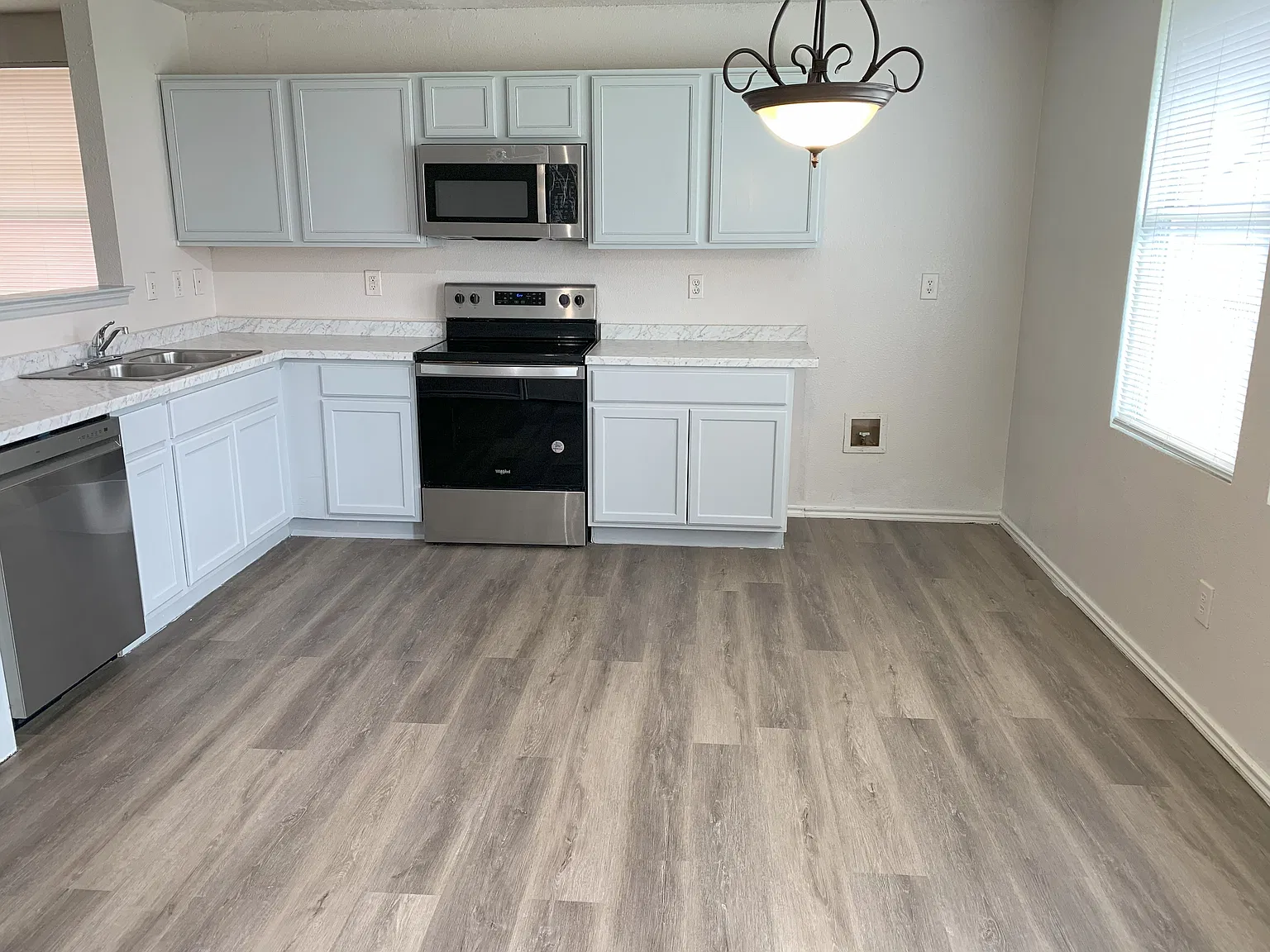 3 bed, 1679 sqft, $1,995 — Photo 3