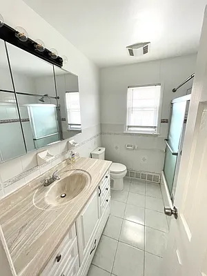 Rented by Luxury Apartments LIC | media 33