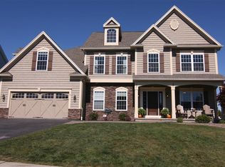 18 Rothbury Cir, Victor, NY 14564