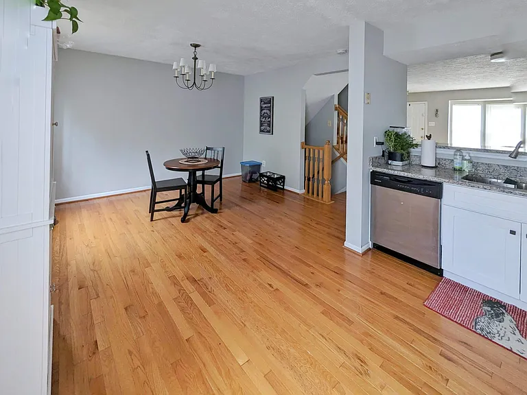 5240 Earles Ct — Photo 10