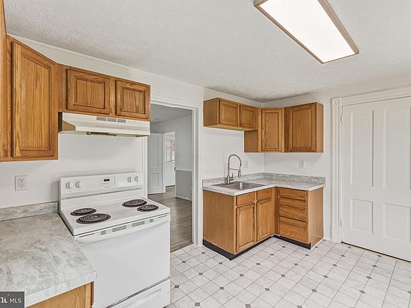 3rd image of 223 W High St