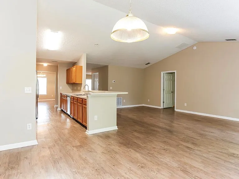 1146 Carthage Dr — Photo 6