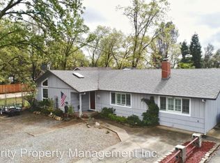1573 Mistletoe Ln, Redding, CA 96002