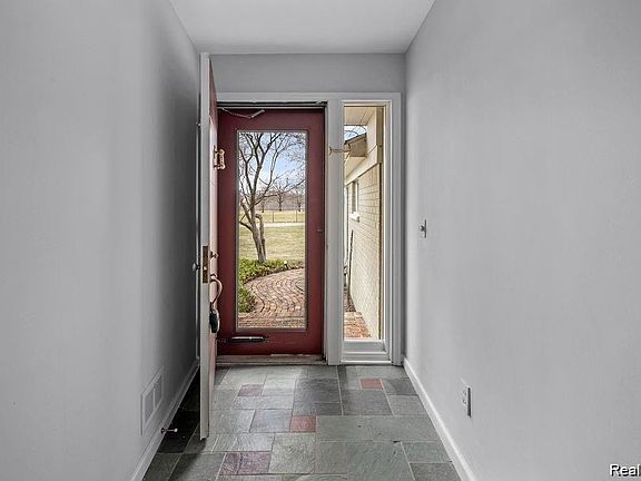 3rd image of 2288 Northlawn Blvd