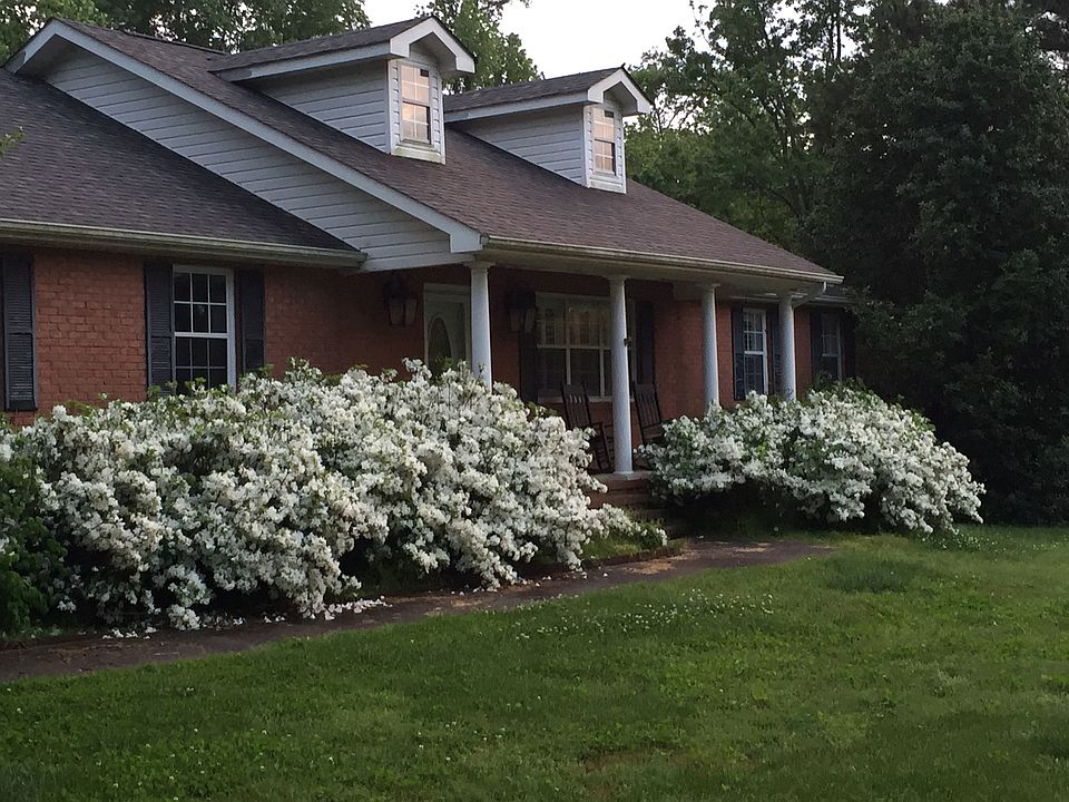 1st image of 411 Goshen Ln