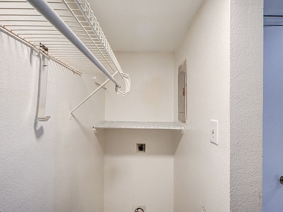 4th image of 4004 Walnut Park Cir