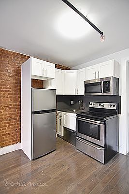 3rd image of 36 W 119th St #B2