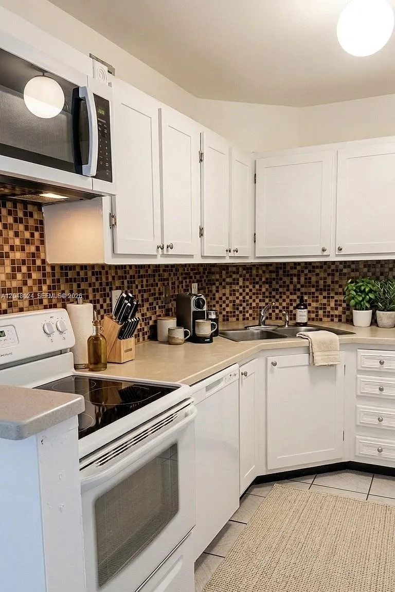 Oakland Shores Condominiu — Photo 2