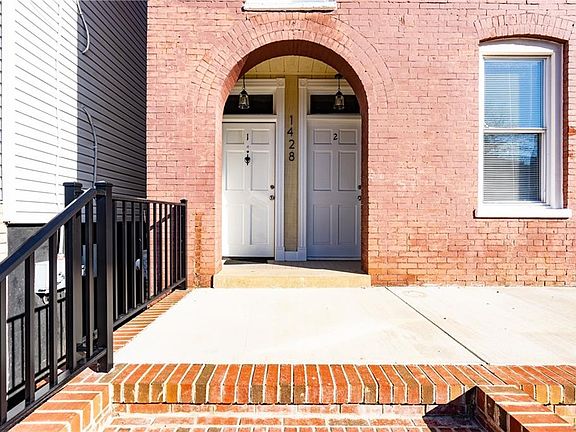 2nd image of 1428 W Clay St