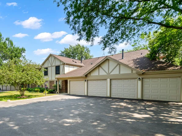 543 Williamsburg Ct APT C2, Wheeling, IL 60090