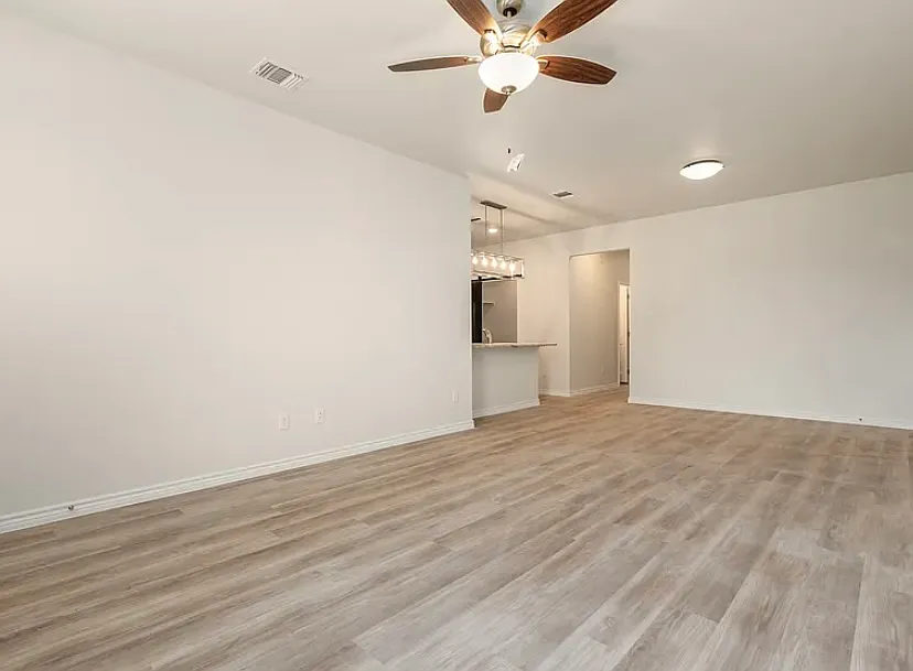 3 bed, 1294 sqft, $1,425 — Photo 4