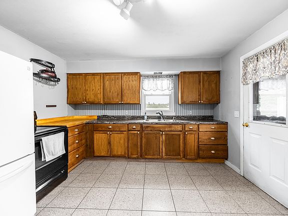 4th image of 300 Coldbrook Road