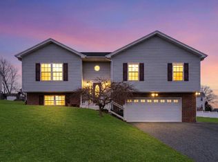 702 Stonewall Cres, Staunton, VA 24401