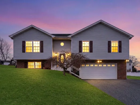 702 Stonewall Cres, Staunton, VA 24401