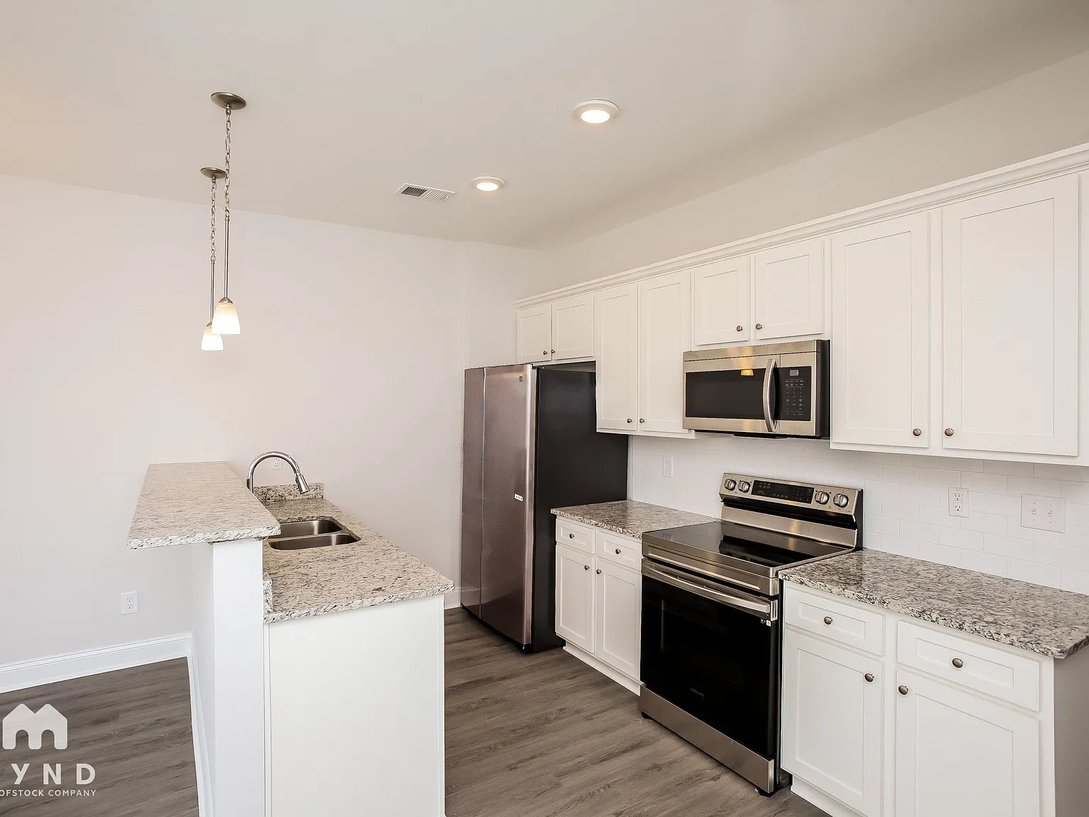 3 bed, 2.5 bath, 1350 sqft, $1,724 — Photo 3