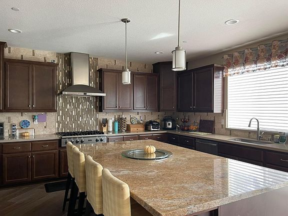 5th image of 476 Glenbrook Dr