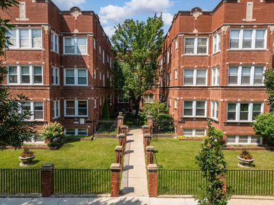 4442 N Beacon St APT 2, Chicago, IL, 60640