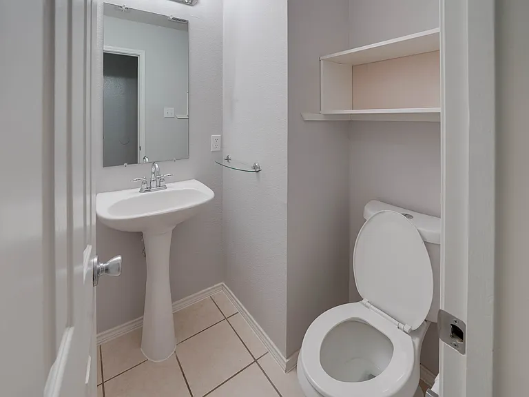 506 Hickory Ln — Photo 24