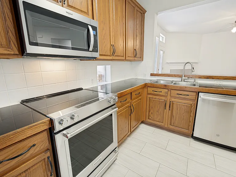 7086 Richmond Dr — Photo 11