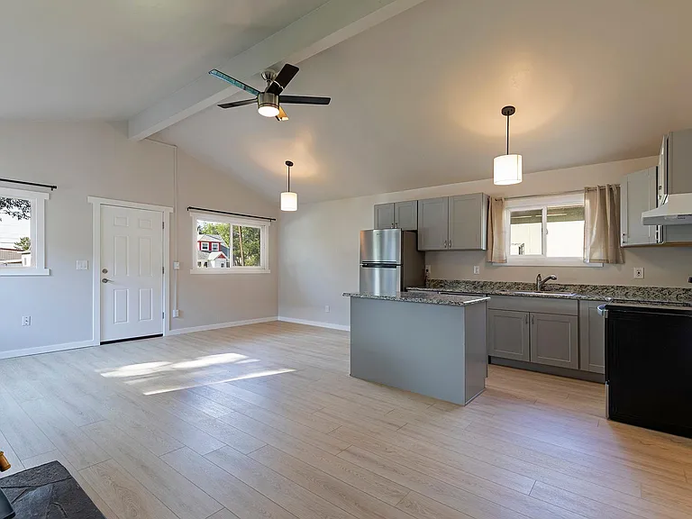 1814 Stoddard St #A — Photo 4