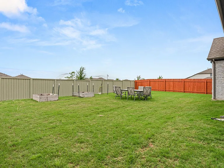 372 Hollister Dr — Photo 33