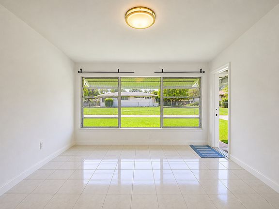 4th image of 16701 NE 14th Ave APT 106