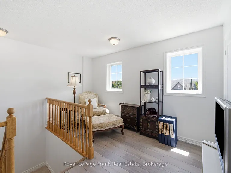 26 Fallingbrook Cres — Photo 14