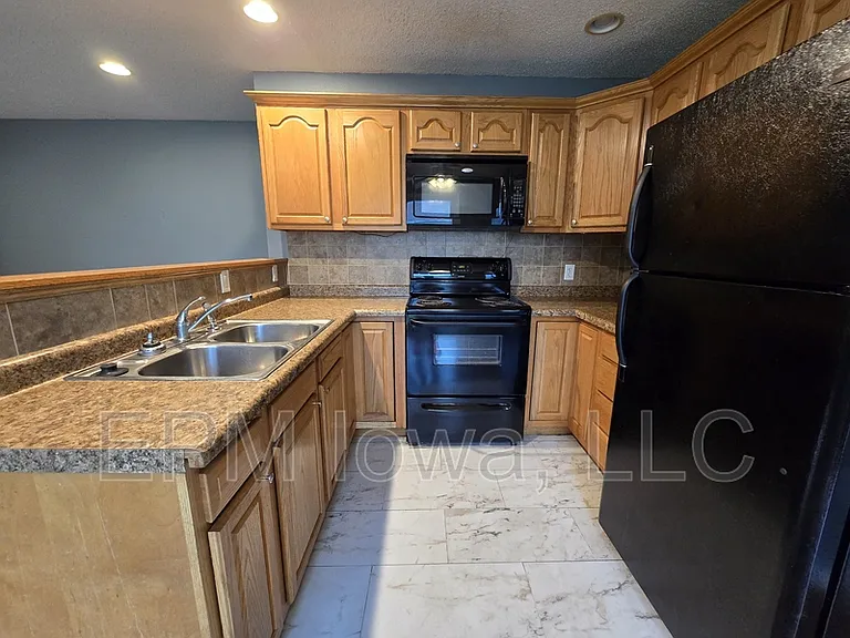 1407 Robin Rd — Photo 6